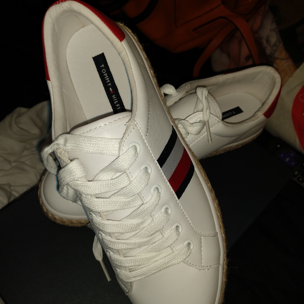 Tommy tennis shoes